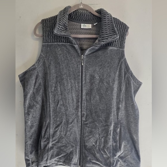 d&co Sweaters - Dakota Women's Gray Sweater Vest